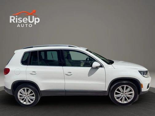 White 2015 Volkswagen Tiguan Auto SE