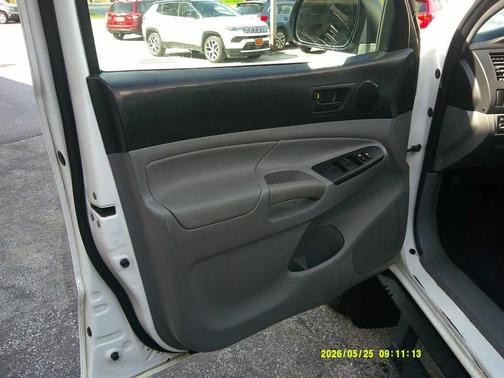White 2013 Toyota Tacoma Base