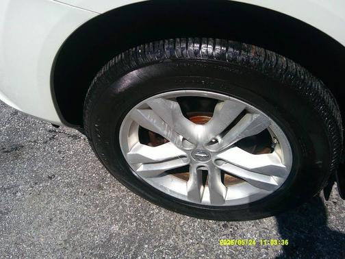 White 2012 Nissan Rogue SV