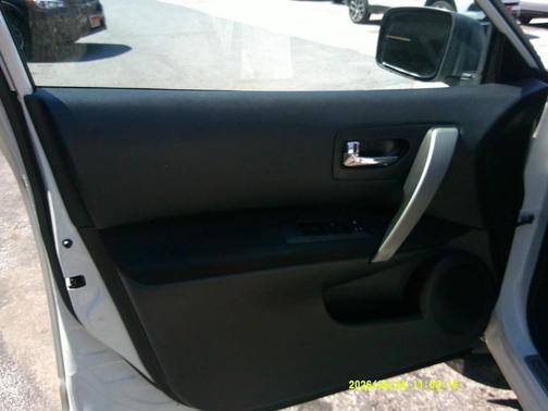 White 2012 Nissan Rogue SV