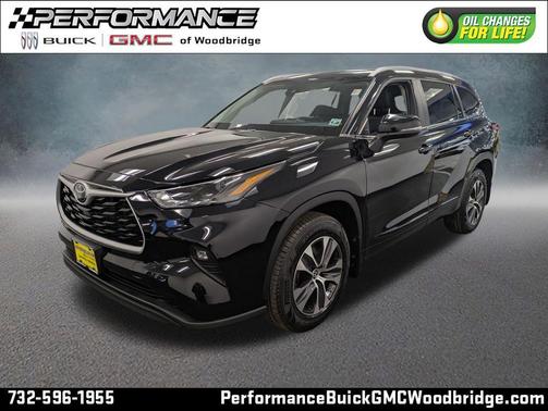 Midnight Black Metallic 2023 Toyota Highlander XLE
