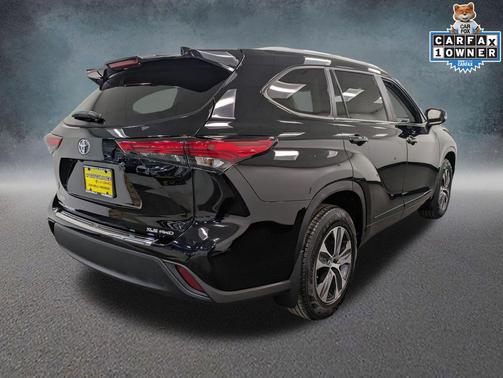 Midnight Black Metallic 2023 Toyota Highlander XLE