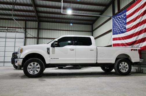 White 2019 Ford F-350 Lariat Super Duty