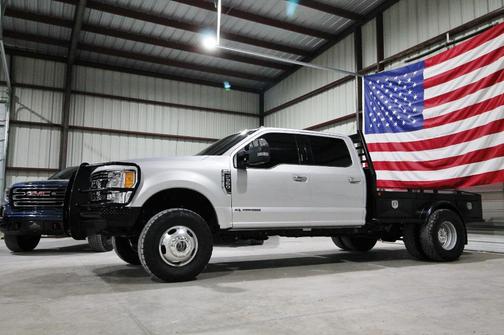 Silver 2017 Ford F-350 Lariat Super Duty