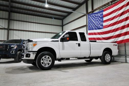 White 2016 Ford F-250 XLT