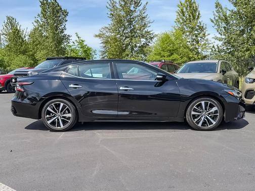 Black 2023 Nissan Maxima SV
