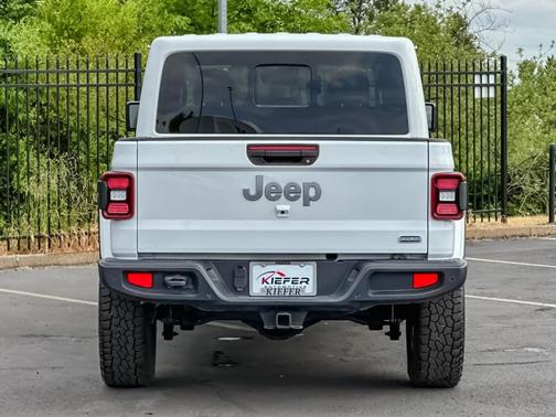 Bright White Clearcoat 2021 Jeep Gladiator Overland