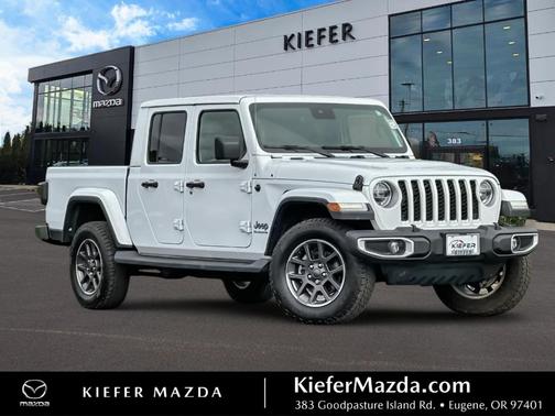 Bright White Clearcoat 2021 Jeep Gladiator Overland