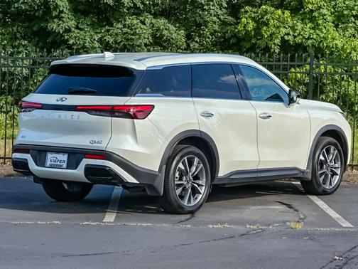 Majestic White 2024 INFINITI QX60 Luxe