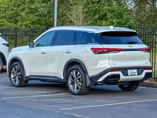 Majestic White 2024 INFINITI QX60 Luxe