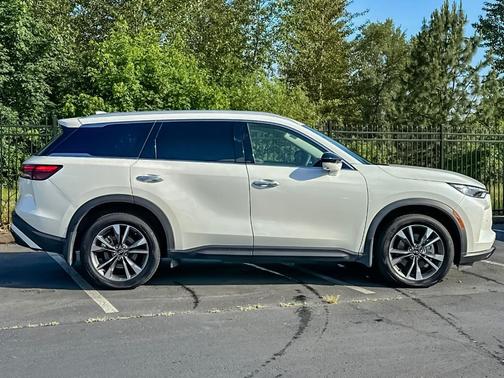 Majestic White 2024 INFINITI QX60 Luxe
