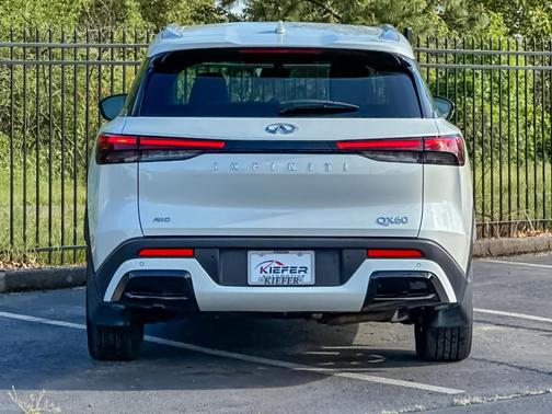 Majestic White 2024 INFINITI QX60 Luxe