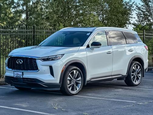 Majestic White 2024 INFINITI QX60 Luxe