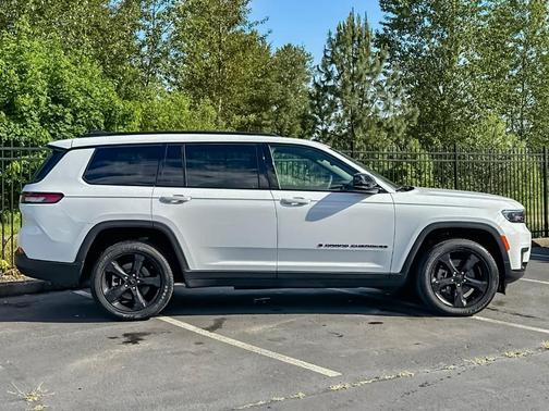 Bright White Clearcoat 2024 Jeep Grand Cherokee L Laredo