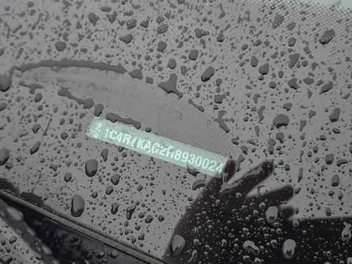 Bright White Clearcoat 2024 Jeep Grand Cherokee L Laredo