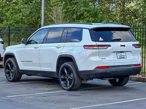 Bright White Clearcoat 2024 Jeep Grand Cherokee L Laredo
