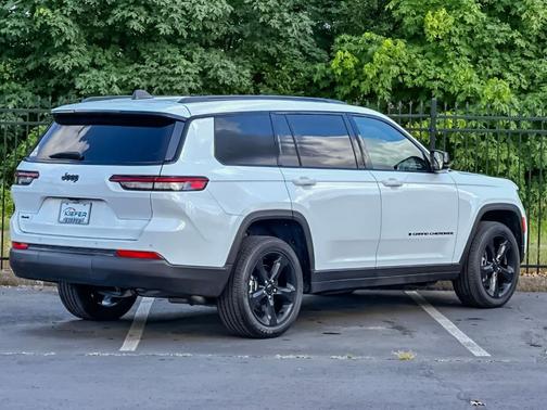 Bright White Clearcoat 2024 Jeep Grand Cherokee L Laredo