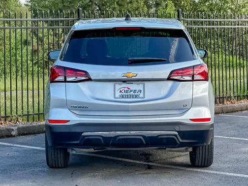 Silver Ice Metallic 2022 Chevrolet Equinox 1LT