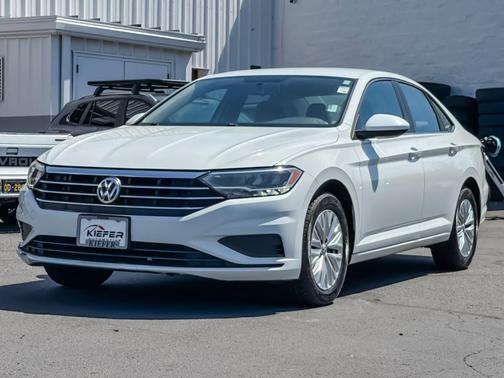 Pure White 2019 Volkswagen Jetta 1.4T S