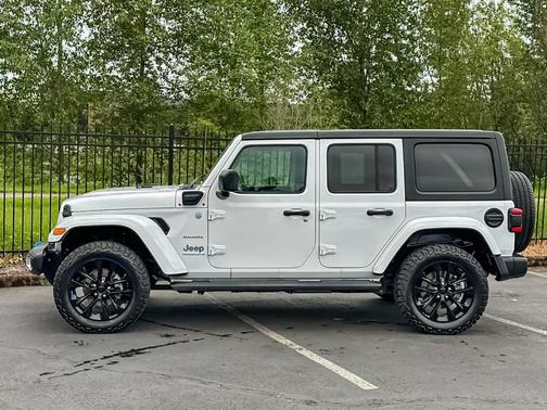 Bright White Clearcoat 2023 Jeep Wrangler 4xe Sahara