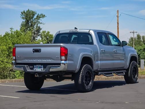 Silver Sky Metallic 2019 Toyota Tacoma SR5