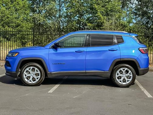 Hydro Blue Pearlcoat 2024 Jeep Compass Latitude
