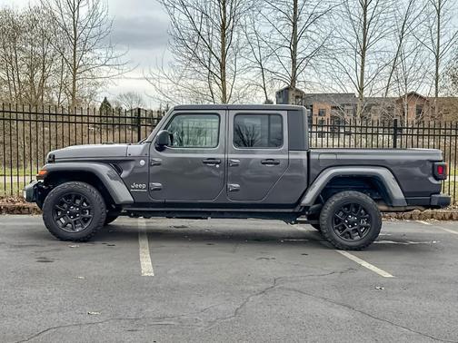 2023 Jeep Gladiator Overland
