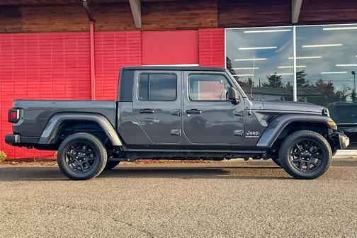 2023 Jeep Gladiator Overland