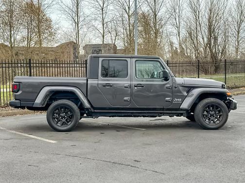 2023 Jeep Gladiator Overland