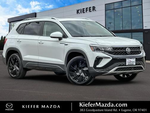 Pure White 2024 Volkswagen Taos 1.5T SE