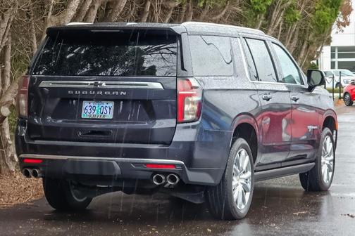 Dark Ash Metallic 2022 Chevrolet Suburban High Country