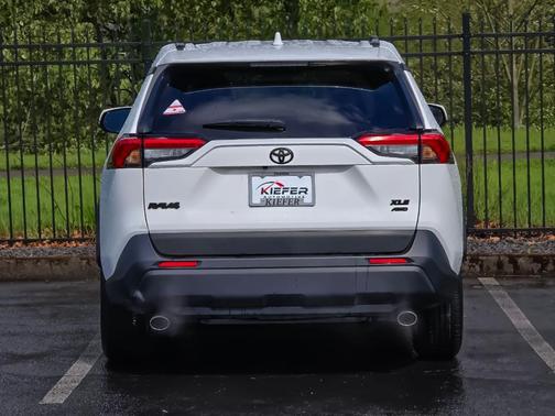 Ice 2023 Toyota RAV4 XLE