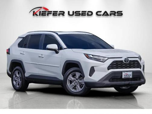 Ice 2023 Toyota RAV4 XLE
