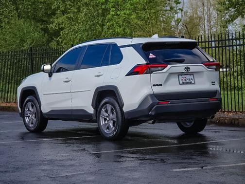Ice 2023 Toyota RAV4 XLE
