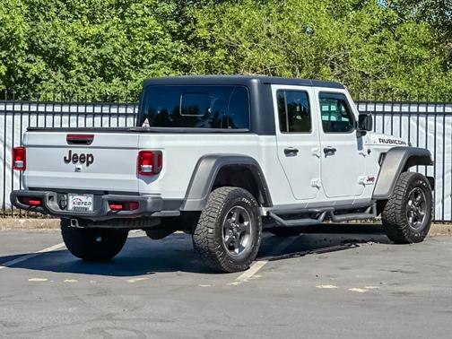 Bright White Clearcoat 2022 Jeep Gladiator Rubicon