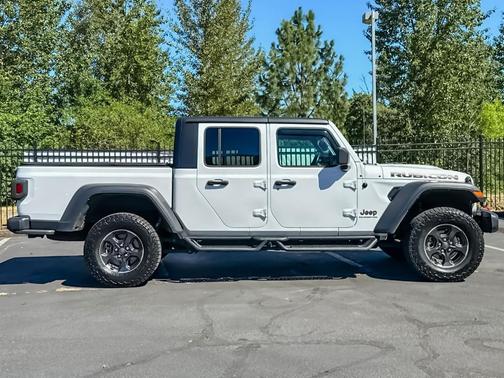 Bright White Clearcoat 2022 Jeep Gladiator Rubicon