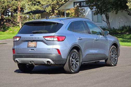 2022 Ford Escape PHEV Titanium