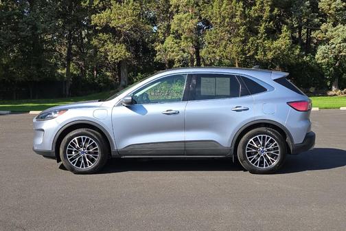 2022 Ford Escape PHEV Titanium