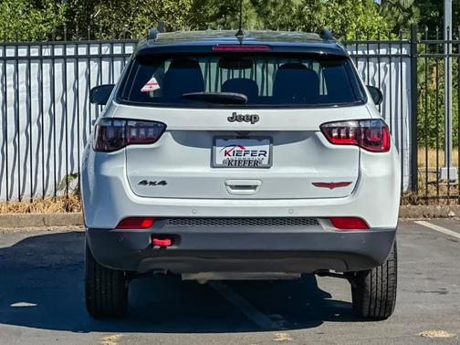 Bright White Clearcoat 2025 Jeep Compass Trailhawk