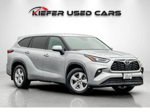 Celestial Silver Metallic 2024 Toyota Highlander LE