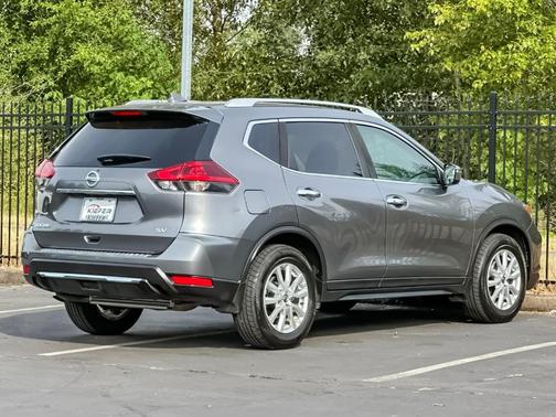 Gun Metallic 2018 Nissan Rogue SV