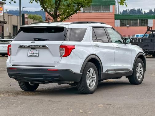 Oxford White 2021 Ford Explorer XLT