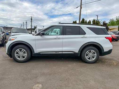 Oxford White 2021 Ford Explorer XLT