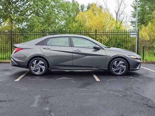 Amazon Gray 2025 Hyundai ELANTRA SEL Sport