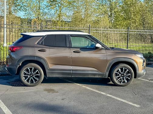 Zeus Bronze Metallic 2021 Chevrolet Trailblazer ACTIV