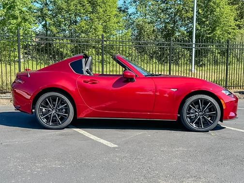 Soul Red Crystal Metallic 2026 Mazda MX-5 Miata Grand Touring