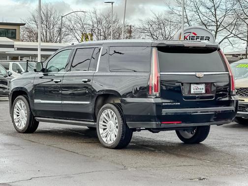 2017 Cadillac Escalade ESV Platinum