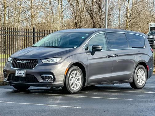 2023 Chrysler Pacifica Touring-L