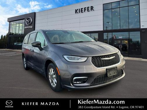 2023 Chrysler Pacifica Touring-L