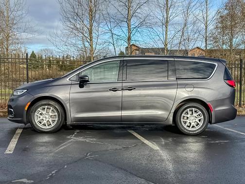 2023 Chrysler Pacifica Touring-L